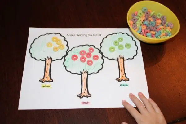 Apple themed coloring sorting activity.
