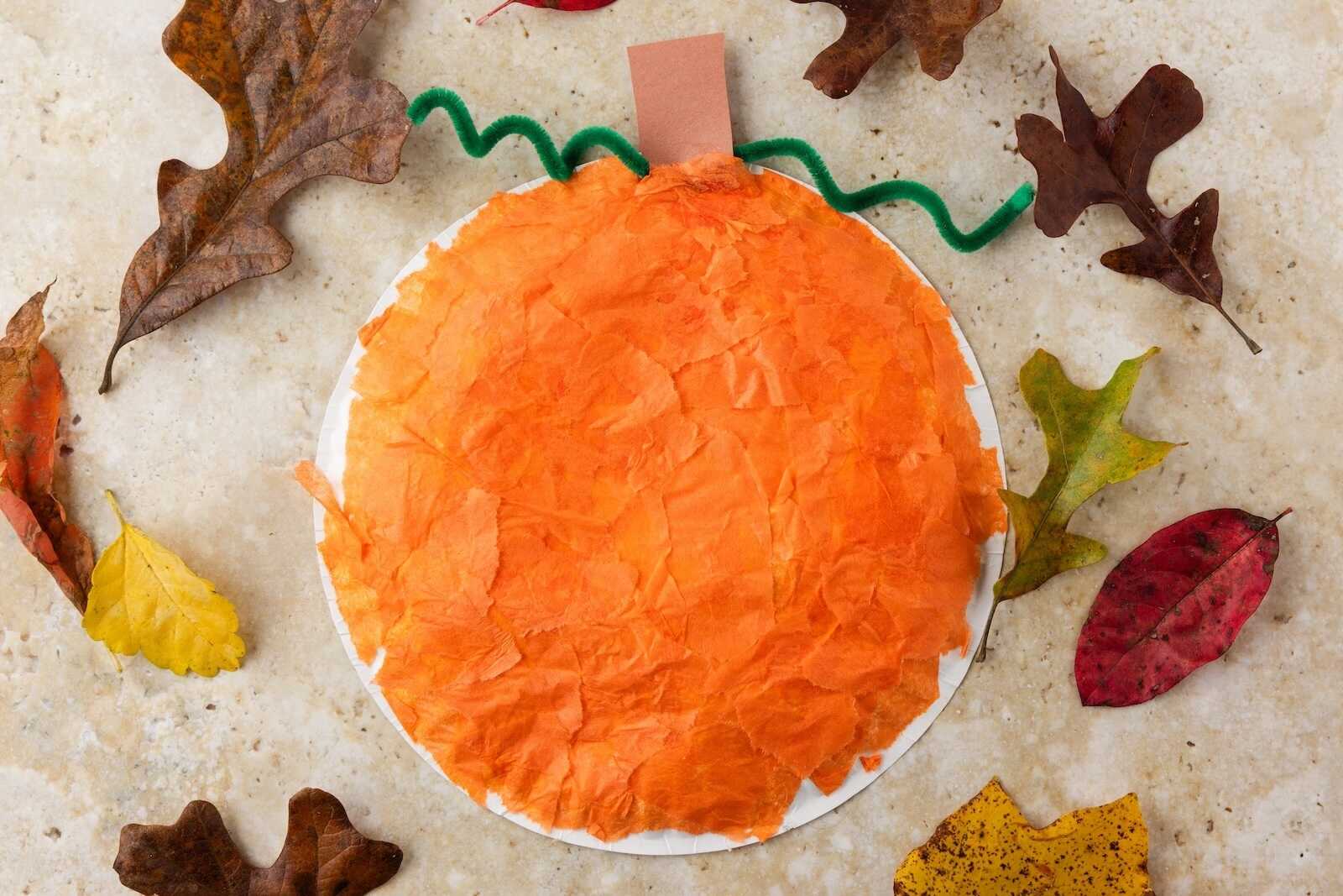 Fall paper plate pumpkin craft.